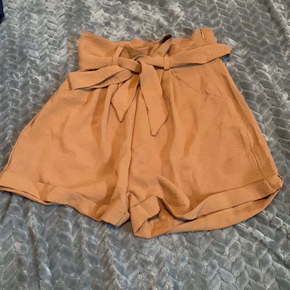 SHEIN Belted Rolled Hem Shorts